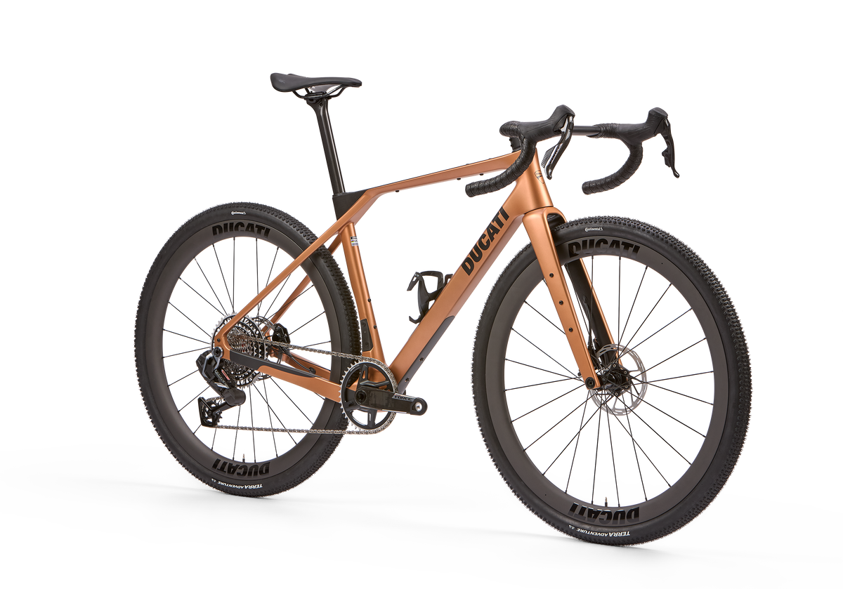 DUCATI_Gravel-Oro_Angled_W_Hp-Carosello_3059x2139_Desk
