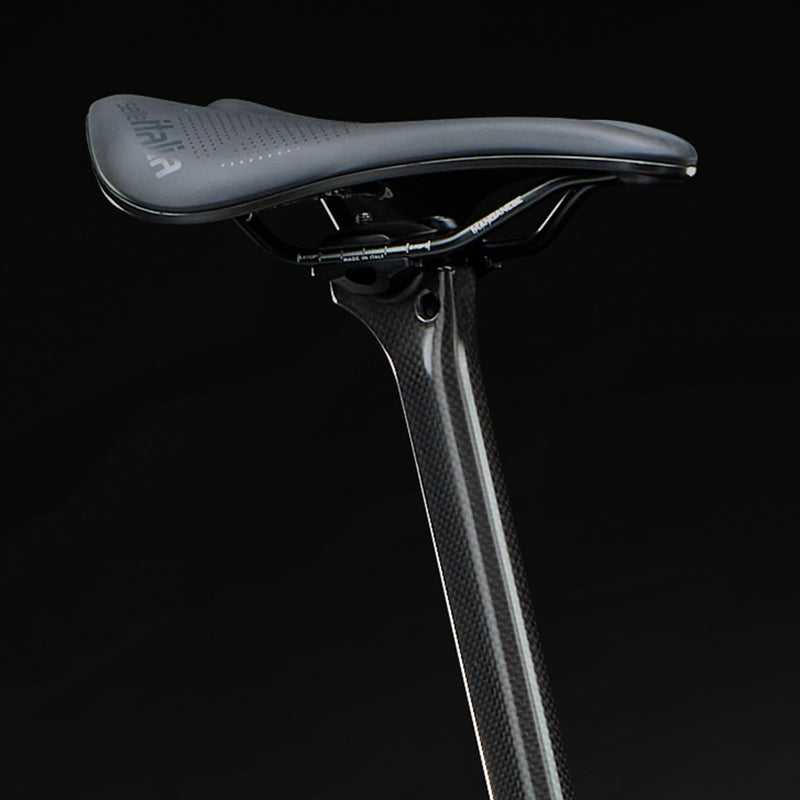 DUCATI_Gravel-Oro_PDP-Pin_01-sella_890x890_Desk