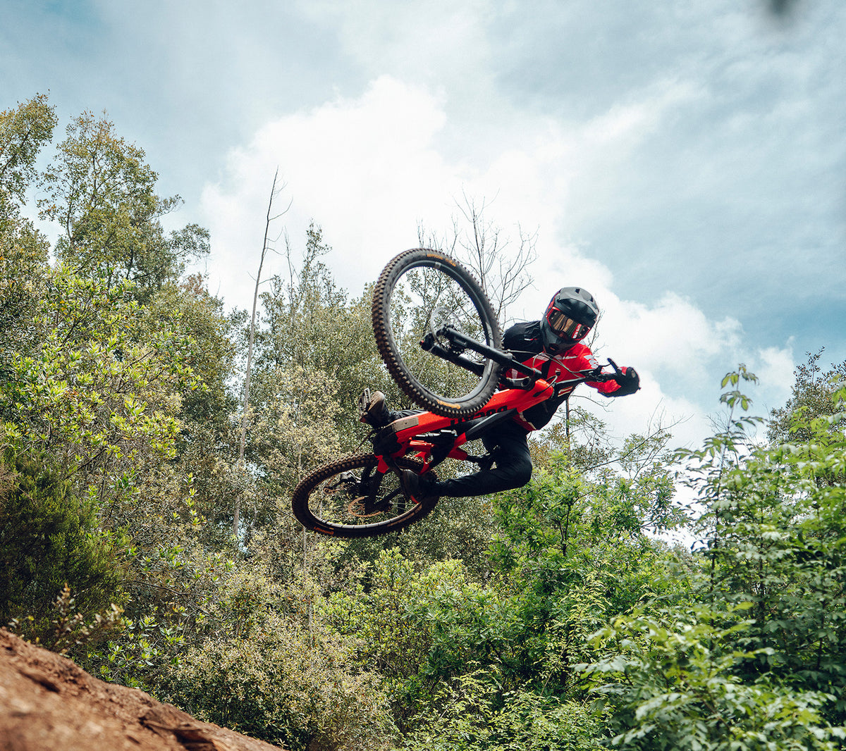 DUCATI_MTB-DM160_PDP_Bn_Editoriale1_1402x1245_Mob_a1e8d3a9-f345-4eb9-8a1f-950d139e227e