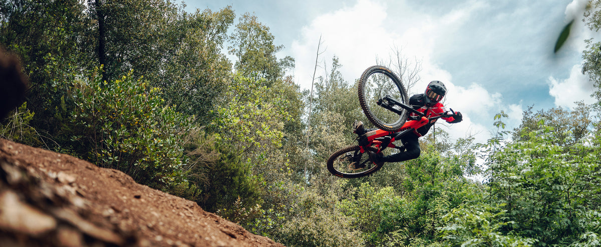 DUCATI_MTB-DM160_PDP_Bn_Editoriale1_3314x1364_desk_734afacd-6967-41b2-a4f1-0676317e0959