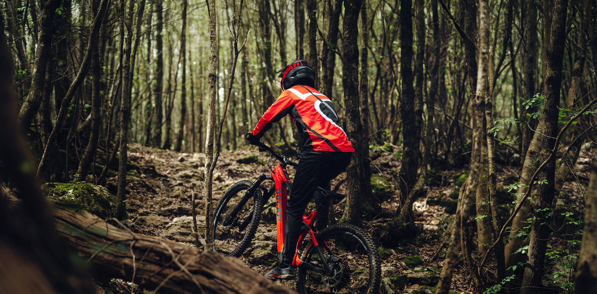 DUCATI_MTB-DM160_PLP-Editoriale_Bn-Hero_3312x1630_Desk_847946a9-fff7-4b89-b0de-9fbcaca53c36